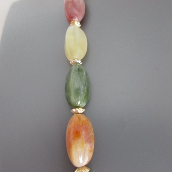 VINTAGE FAUX AMBER JADE STONE WITH GOLD BEADS STRAND NECKLACE 29" L, Never worn - Picture 3 of 6